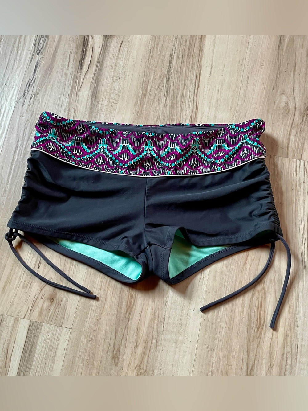 Athleta gray Swim Shorts with Teal & Magenta Patterned Waistband, XS, rouched